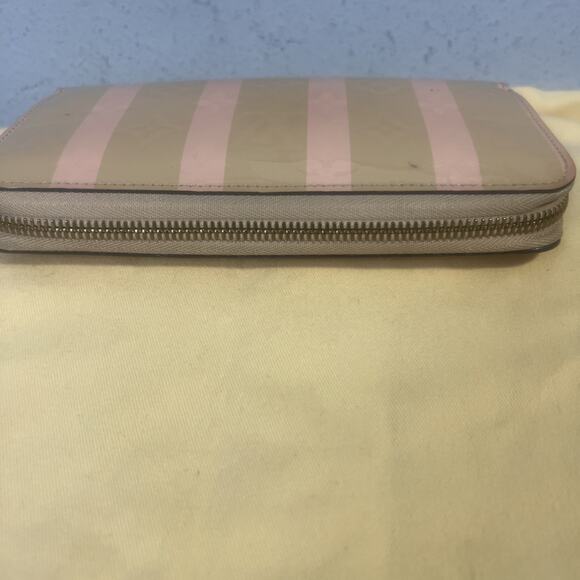 LOUIS VUITTON Vernis Rayures Zippy Wallet - Picture 6 of 10
